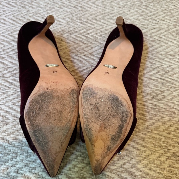 BADGLEY MISCHKA Cher Crystal Embellished Velvet Burgundy Pumps | Size 8.5 - Picture 4 of 5